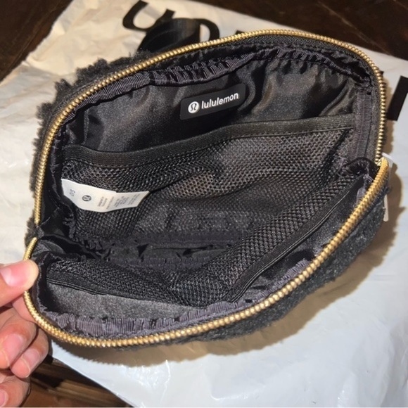 Lululemon Fleece Everywhere Belt Bag Black - Picture 4 of 11